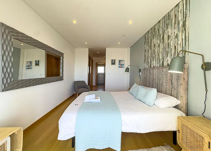 Vibing & Liming Penzion Ericeira