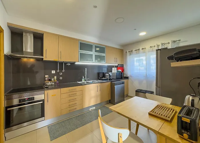 Vibing & Liming Penzion Ericeira