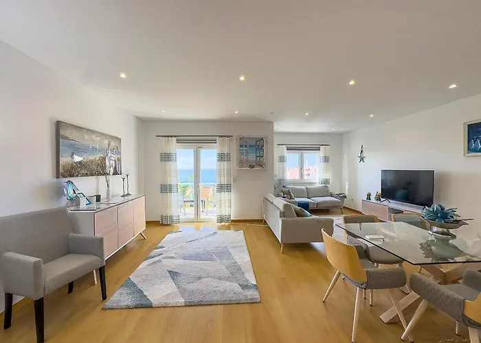 Vibing & Liming Penzion Ericeira