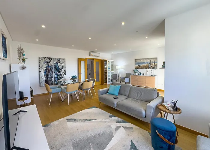 Vibing & Liming Penzion Ericeira