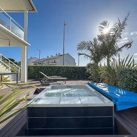 Vibing & Liming بيت ضيافة