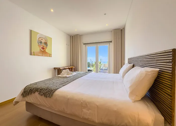 Vibing & Liming Πανσιόν Ericeira